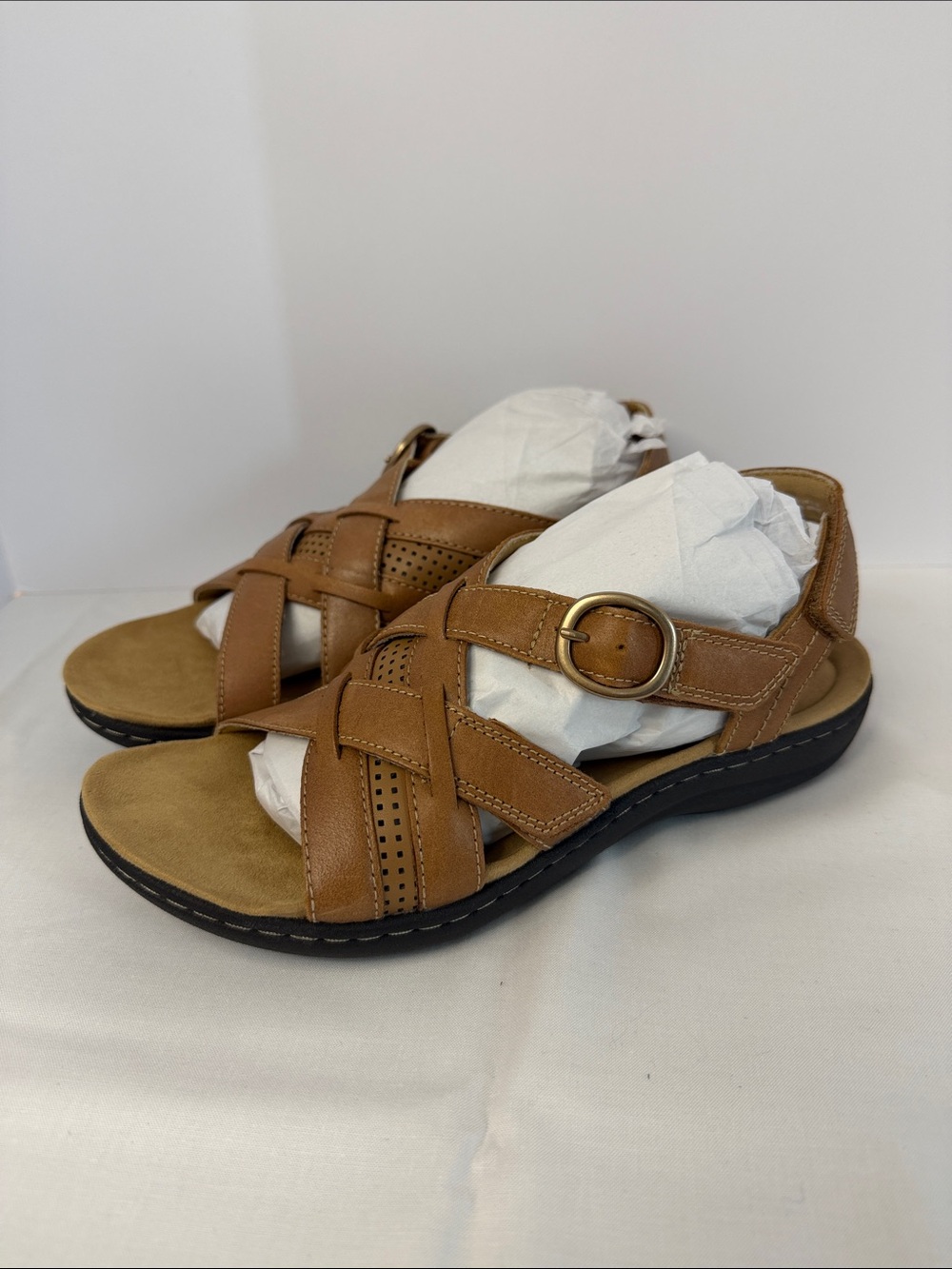 Clark’s Comfortable Women's Tan Leather Strappy Sandals size 7.5